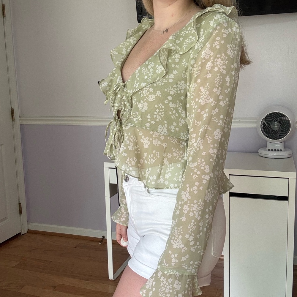 Floral Green Ruffle Blouse - Picture 4 of 6